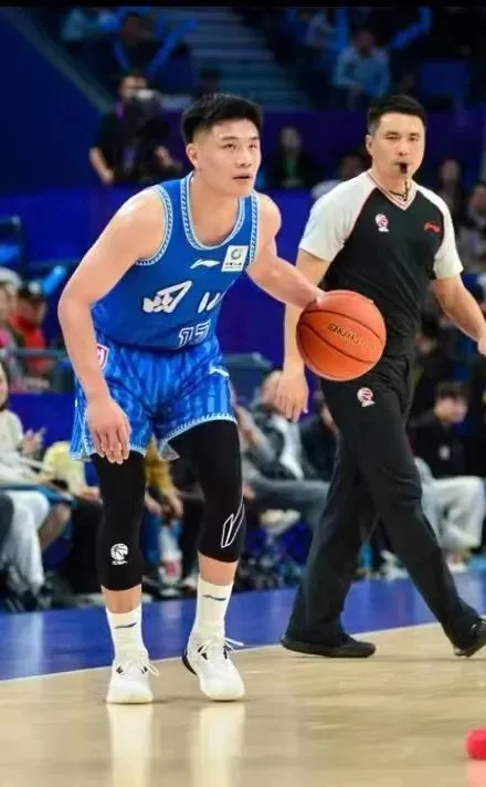 青少年篮球体能训练重点内容为_0